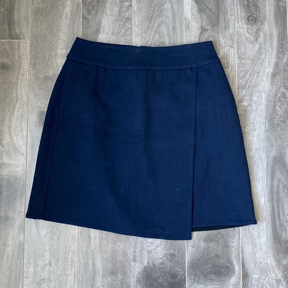 Women’s Uniqlo navy skirt